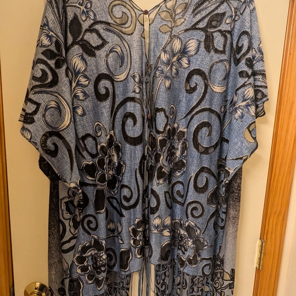 Kokomo Scroll Flower Blue Convertible Scarf. One size. - Picture 1 of 8